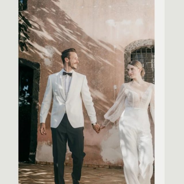 Eine schöne Rede ist eine Kunst.
Ihre Tiefe entsteht viel früher

#freietrauung
#hochzeitsmomente
#destinationweddingitaly
#destinationwedding
#hochzeitsrede
#modernwedding
#fineartwedding
#intimatewedding