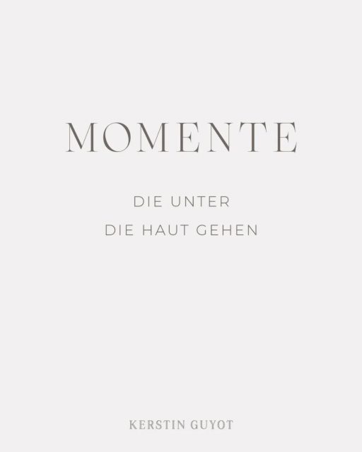 Ein Atemzug
Stille
Der erste Blick auf die Braut
Gänsehaut

Es gibt Momente, die berühren, weil sie dazu gehören.

Und ganz ehrlich: der Einzug berührt immer. Selbst im wenig charmanten Zimmer im Standesamt kurz vor einer fünfzehnminütigen Standardrede.

💫 Doch Momente, die bleiben, entstehen anders.

Wenn ein Raum sich verändert, weil die Liebe spürbar wird.
Wenn Worte bedeutsam werden, weil sie echt sind.

Wenn Gäste die Luft anhalten, weil sie spüren, was zwischen euch geschieht.
Wenn niemand mehr Zuschauer ist, sondern Teil der Verbundenheit.

Das ist der Unterschied zwischen einer schönen Trauung und einer, die unter die Haut geht.

Mit der LOVEJOURNEY erschaffe ich schon in der Vorbereitung genau diesen Raum für Tiefe, Nähe, Vertrauen und das, was echt ist.

Damit eure Trauung nicht vorbei zieht, sondern gefühlt wird. Damit genau diese Emotion als Superpower eurer Liebe bleibt. 

💞 Fühlst du das auch? Dann speicher dir diese Erinnerung, wenn ihr gerade eure Hochzeit plant.

Mit euch, Nasim und Milad, war jeder Augenblick echt. Voller Intensität und Liebe 💕 und die Kulisse @villabettoni hätte nicht schöner sein können. 

Danke @julia_weiss_illumina_weddings für die sensationelle Planung und @klassen.weddings für die Bilder, die diese Intensität so wundervoll einfangen

Video @jacquelinealicegoutier 
Flowers @fioreallocchiello.it
Violine @joyentertainment.it

#unforgettablemoments
#destinationweddingitaly
#elegantwedding
#trauzeremonie
#italienhochzeit
#freietrauungberlin
#weddingvibes
#traurednerinberlin
#italywedding
#bridetobe2026
#freietrauung
#heirateninitalien
#freietrauung2026